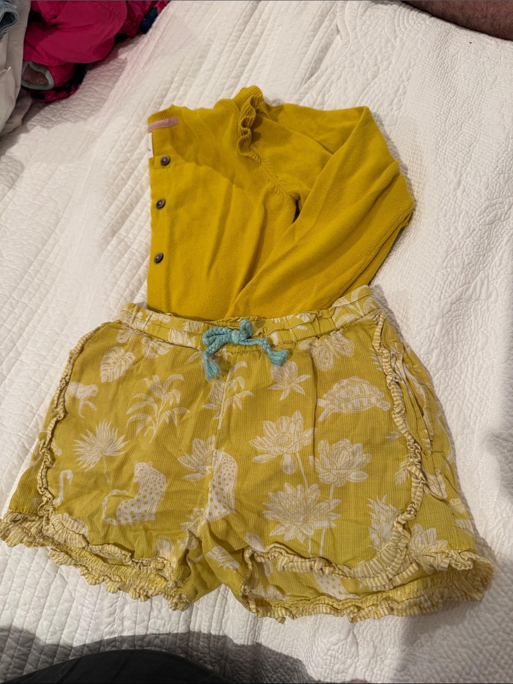 Mini Boden Yellow Elastic Waist Shorts with Matching sweater  size 6/7